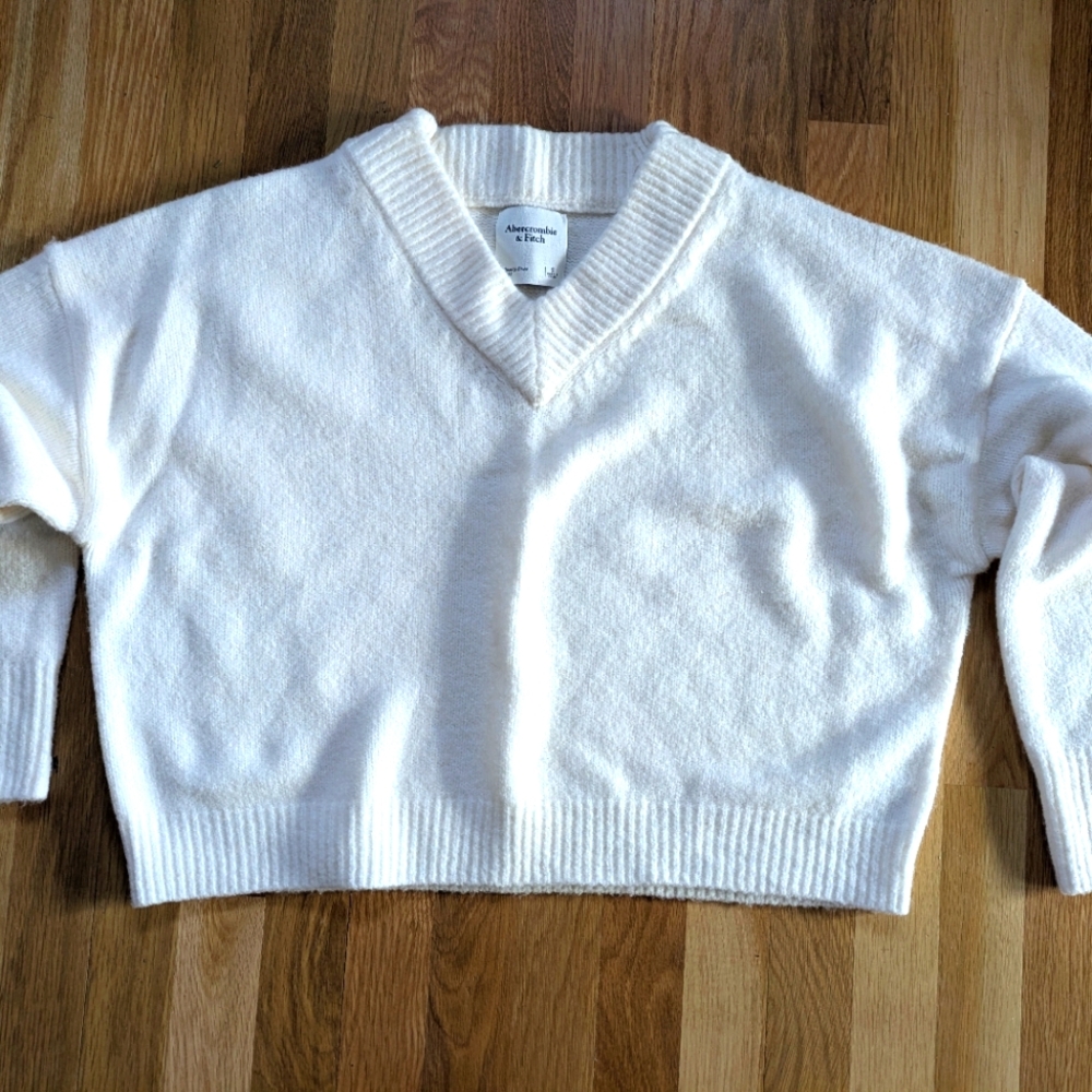 Abercrombie Fitch White V-Neck Sweater
